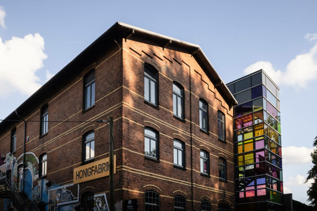 Blick auf die Honigfabrik in Wilhelmsburg, ein selbstverwaltetes Kulturzentrum.