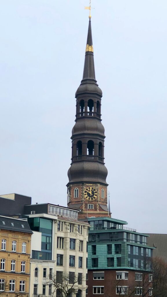 Die Spitze der St. Katharinen Kirche